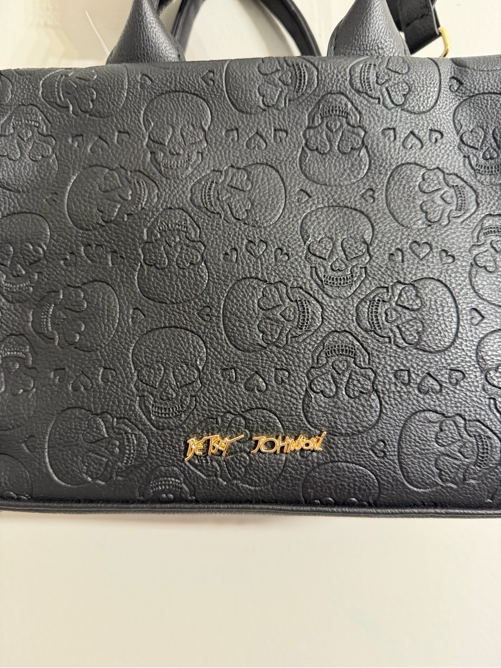Betsey Johnson Xorea Deboss Skull Heart Chain Crossbody Mini Bag - Picture 7 of 10